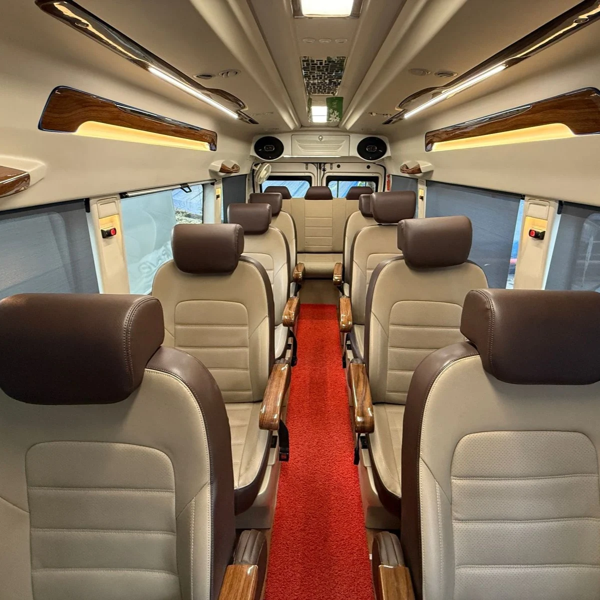 15 Seater Maharaja Traveller in Dehradun